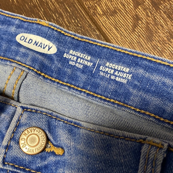 Old Navy Rock Star Super Skinny Mid Rise - Picture 3 of 4